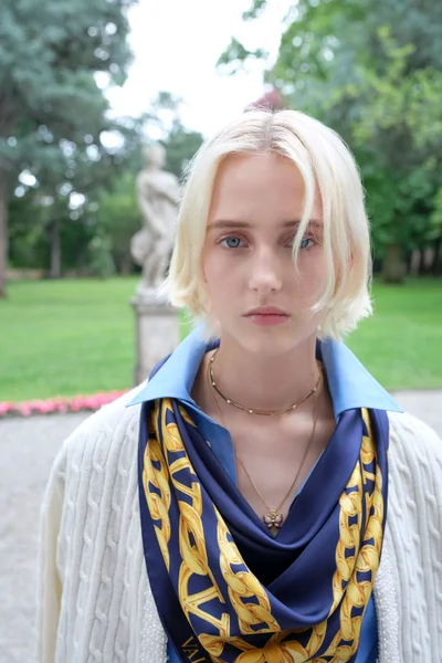 Look 18